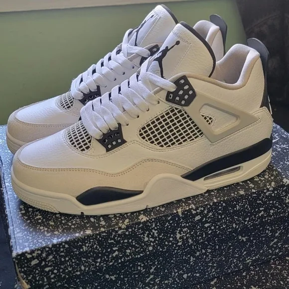 JORDAN 4 MILITARY BLACK